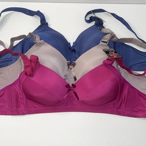 Lot of 3 Pieces Wireless Push Up Light Padded No Wire 3 Hooks T- Shirt Bra. NWT